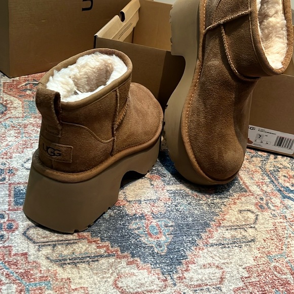 UGG Chestnut Shearling Lined Boots - Picture 4 of 16
